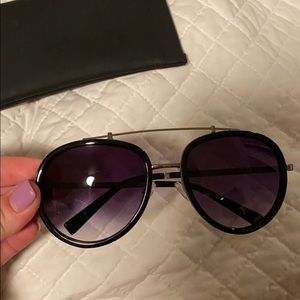 Kendall & Kylie Black Aviators
